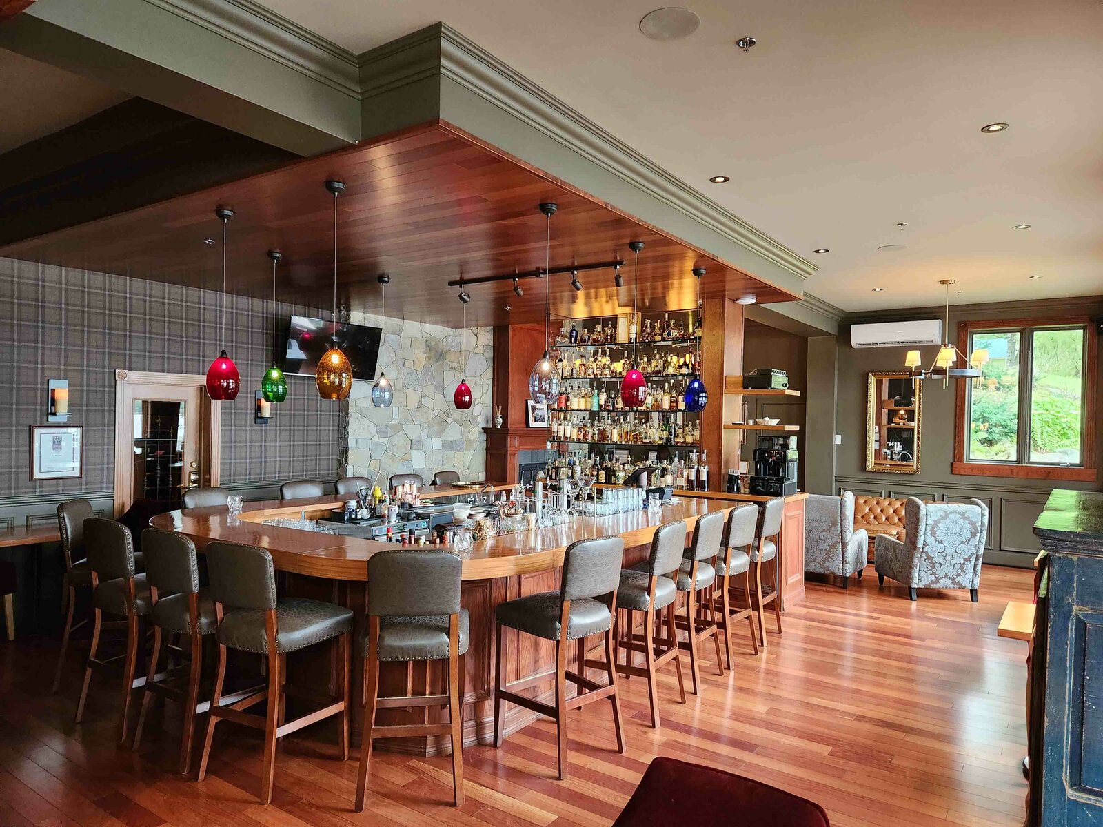 Review: Ripplecove Hotel & Spa Eastern Townships, Quebec - Ripplecove Hotel Dining -2-