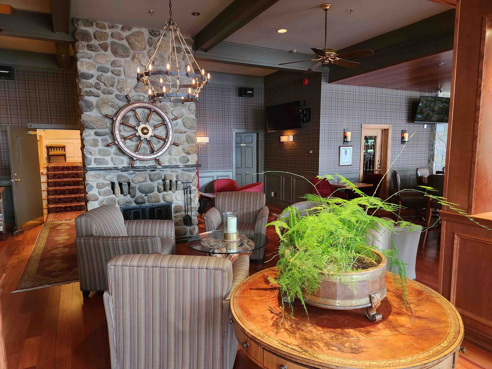 Review: Ripplecove Hotel & Spa Eastern Townships, Quebec - Ripplecove Hotel Dining -3-