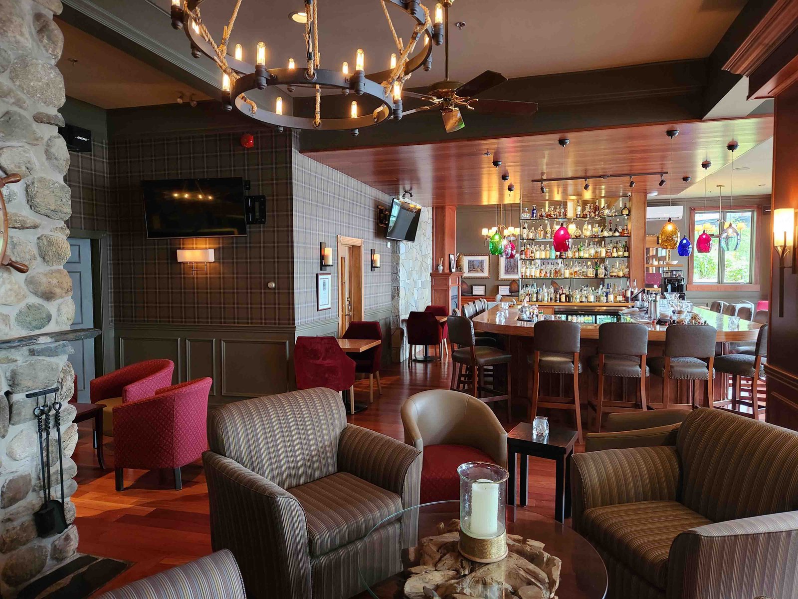 Review: Ripplecove Hotel & Spa Eastern Townships, Quebec - Ripplecove Hotel Dining -4-