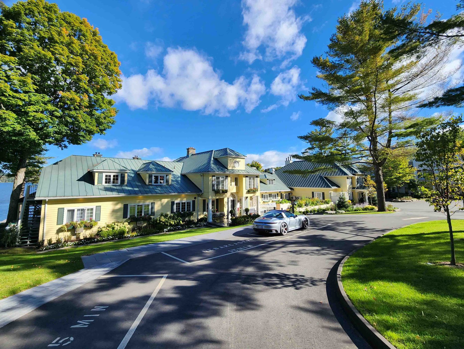 Review: Ripplecove Hotel & Spa Eastern Townships, Quebec - Ripplecove Hotel Exterior -3-