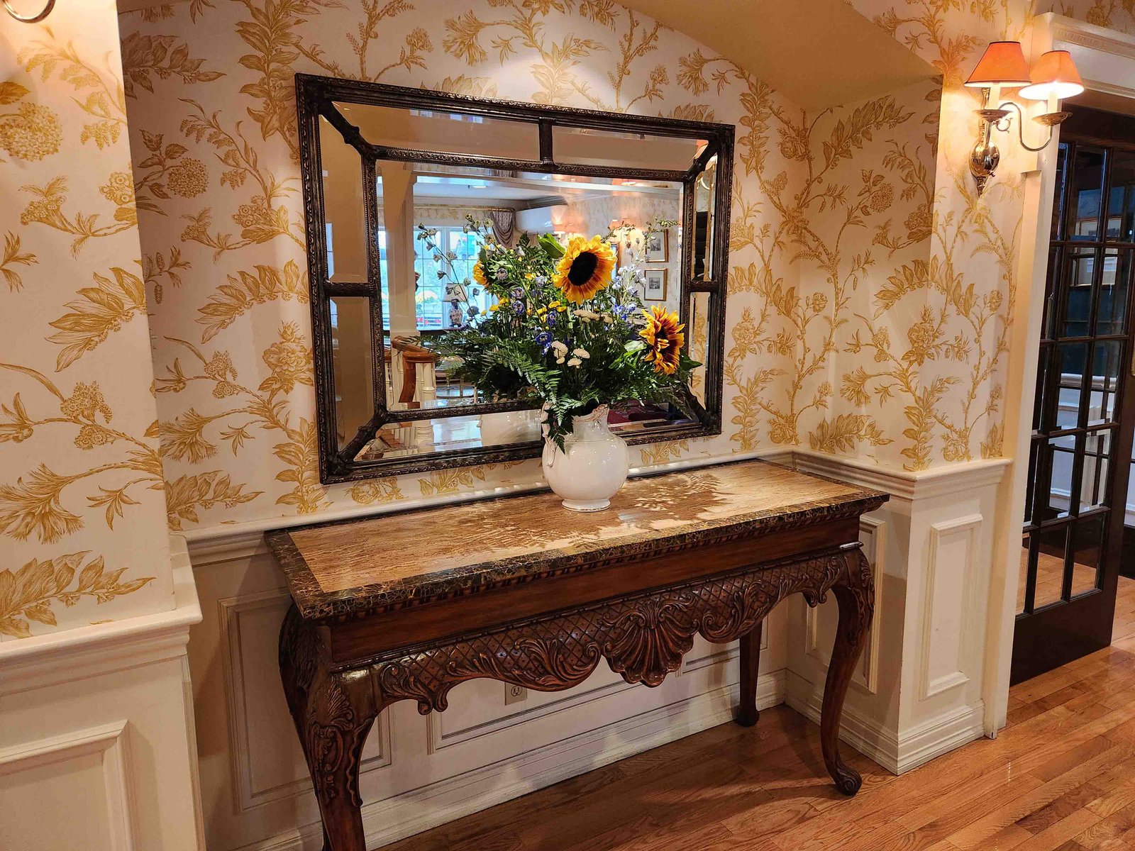 Review: Ripplecove Hotel & Spa Eastern Townships, Quebec - Ripplecove Hotel Reception -3-