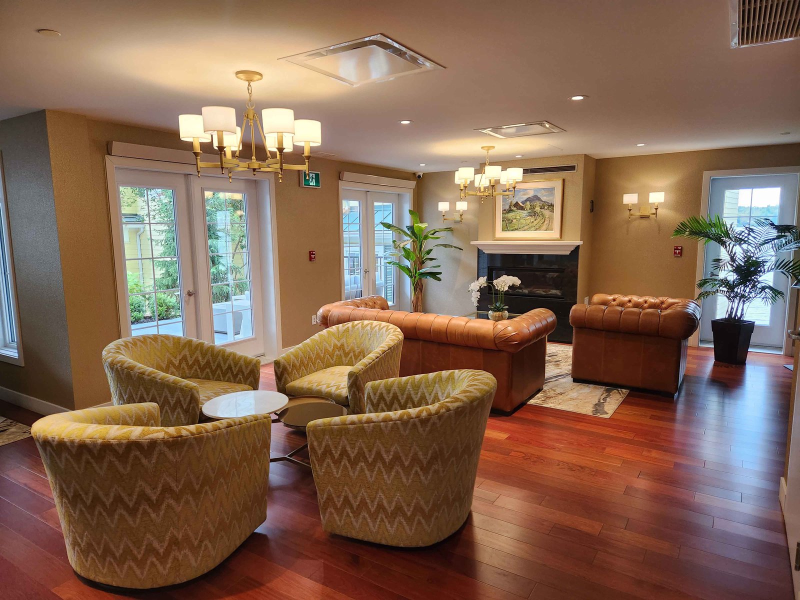 Review: Ripplecove Hotel & Spa Eastern Townships, Quebec - Ripplecove Hotel Room -4-