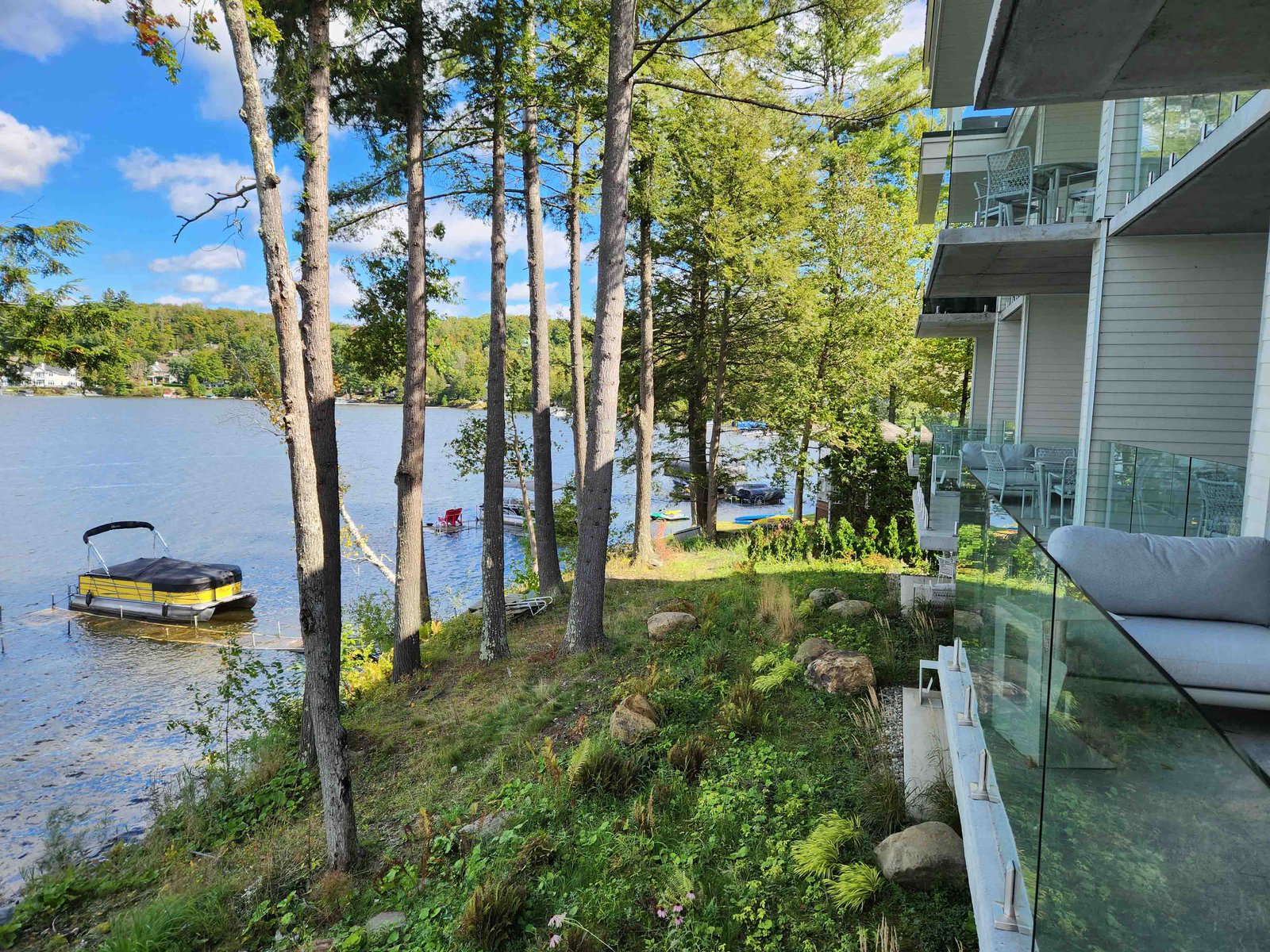 Review: Ripplecove Hotel & Spa Eastern Townships, Quebec - Ripplecove Hotel Room -40-