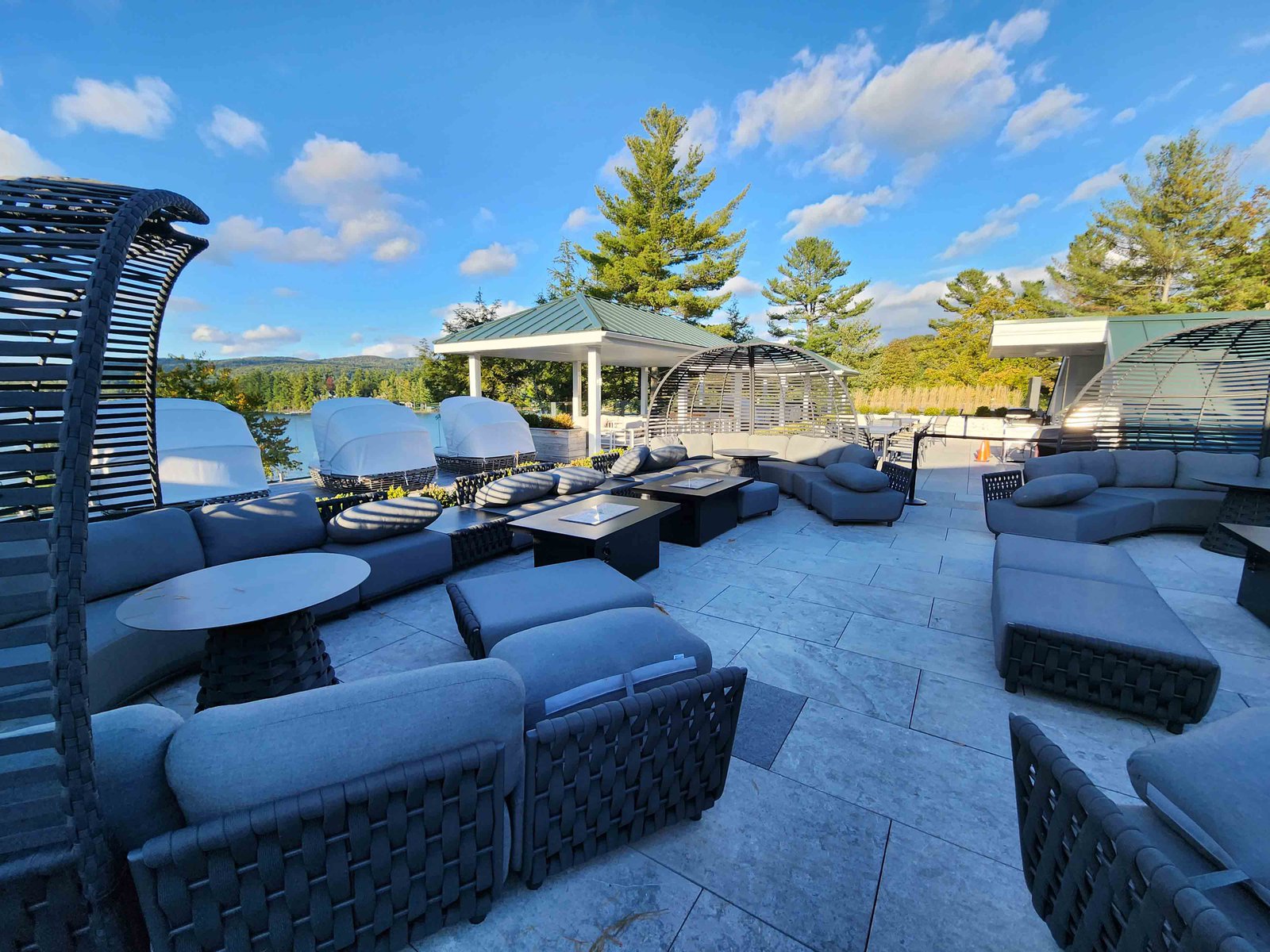 Review: Ripplecove Hotel & Spa Eastern Townships, Quebec - Ripplecove Hotel Terrace -2-