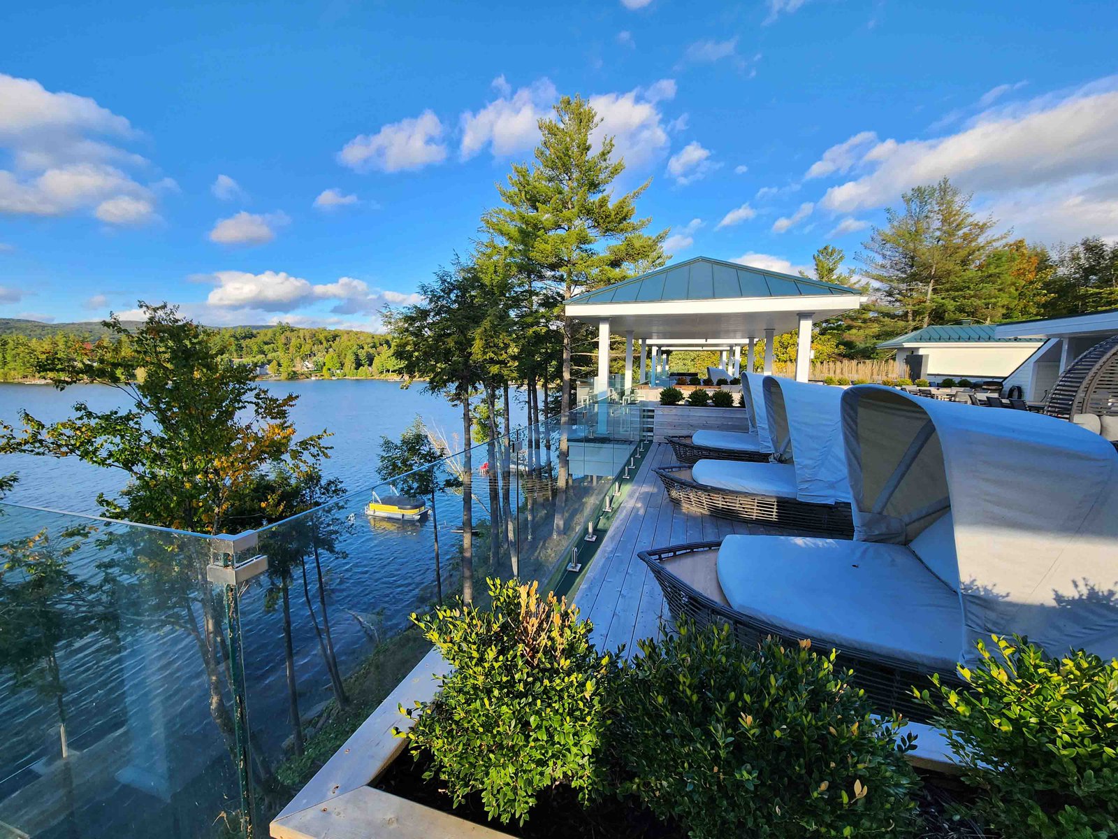Review: Ripplecove Hotel & Spa Eastern Townships, Quebec - Ripplecove Hotel Terrace -3-