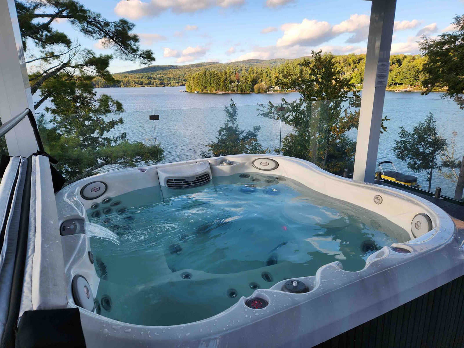 Review: Ripplecove Hotel & Spa Eastern Townships, Quebec - Ripplecove Hotel Terrace -5-