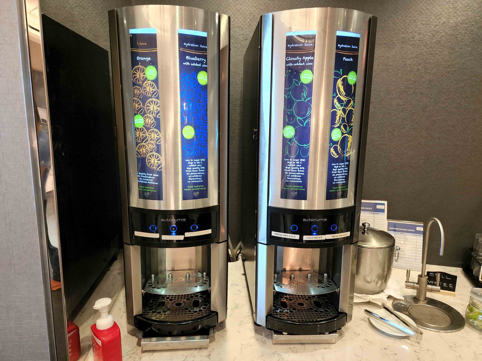 Review: United Club Lounge - London Heathrow Terminal 2B - United Polaris Heathrow T2B Food Drinks -13-