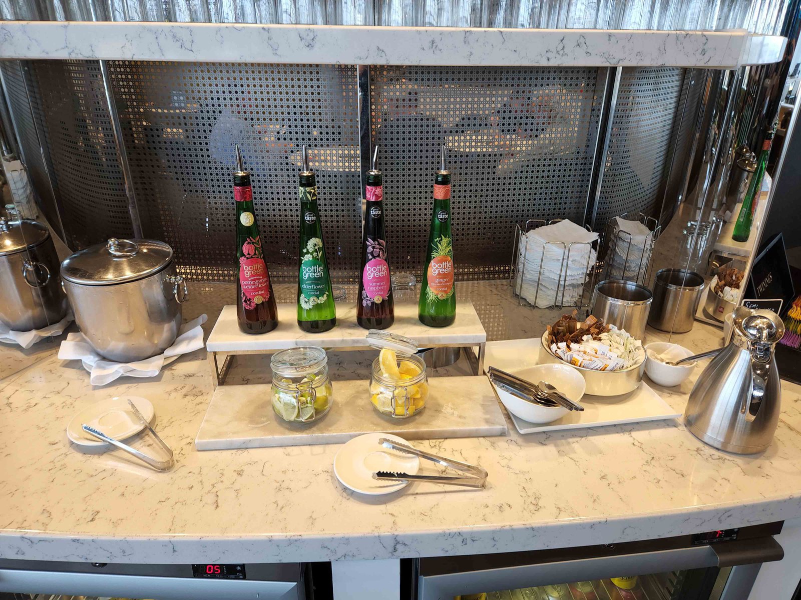 Review: United Club Lounge - London Heathrow Terminal 2B - United Polaris Heathrow T2B Food Drinks -16-