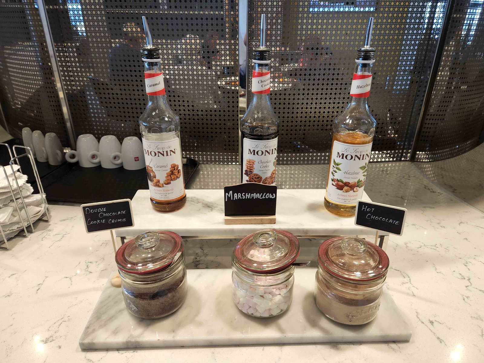Review: United Club Lounge - London Heathrow Terminal 2B - United Polaris Heathrow T2B Food Drinks -18-