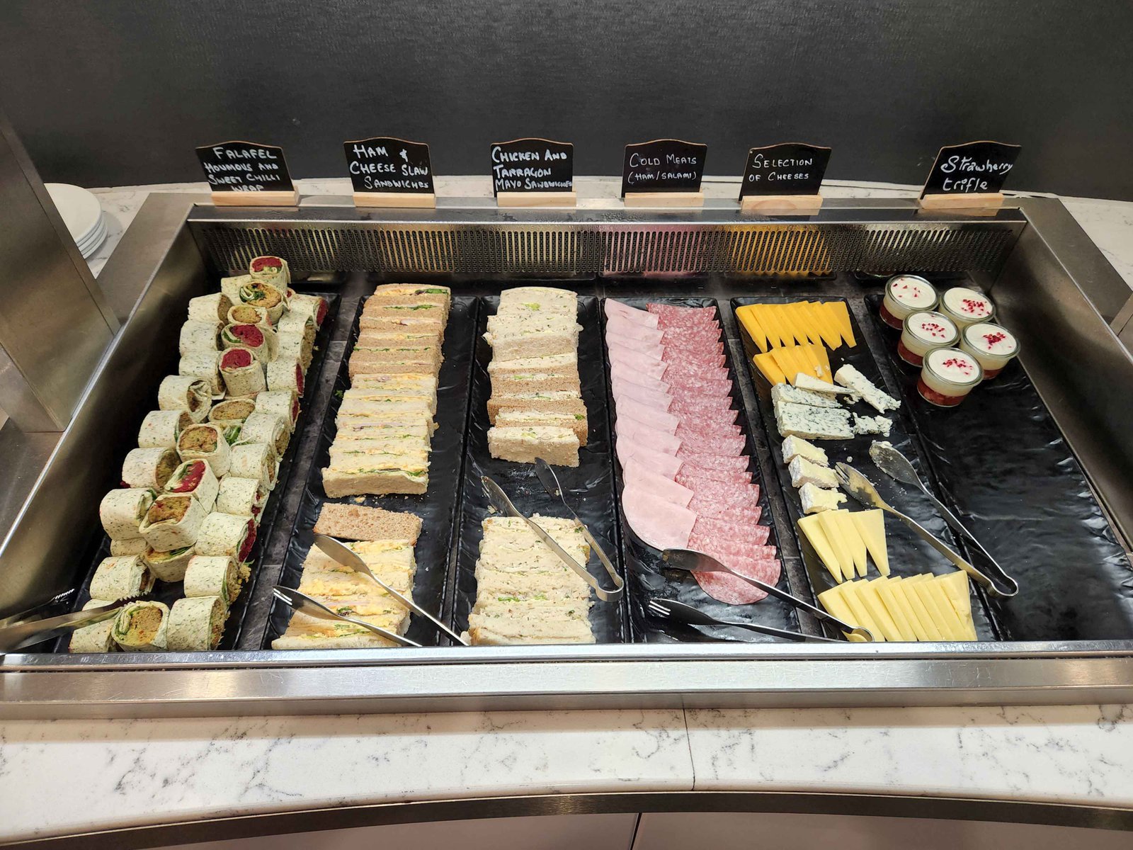 Review: United Club Lounge - London Heathrow Terminal 2B - United Polaris Heathrow T2B Food Drinks -26-