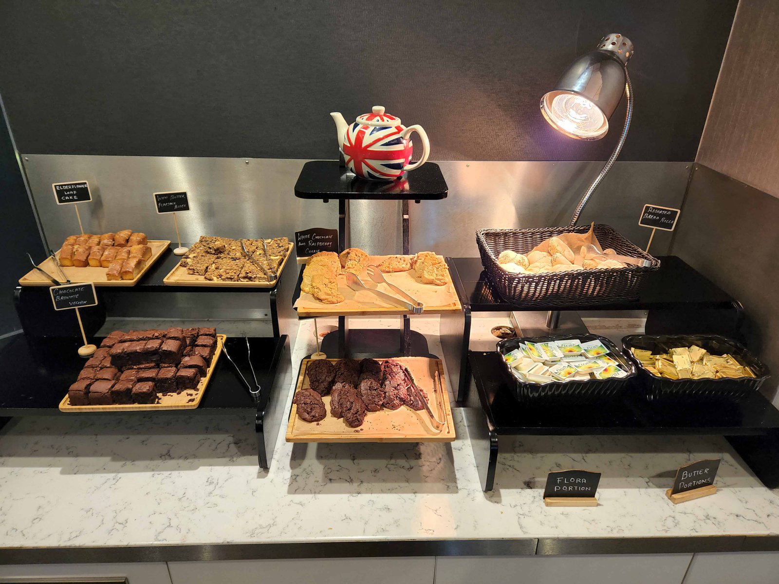 Review: United Club Lounge - London Heathrow Terminal 2B - United Polaris Heathrow T2B Food Drinks -27-