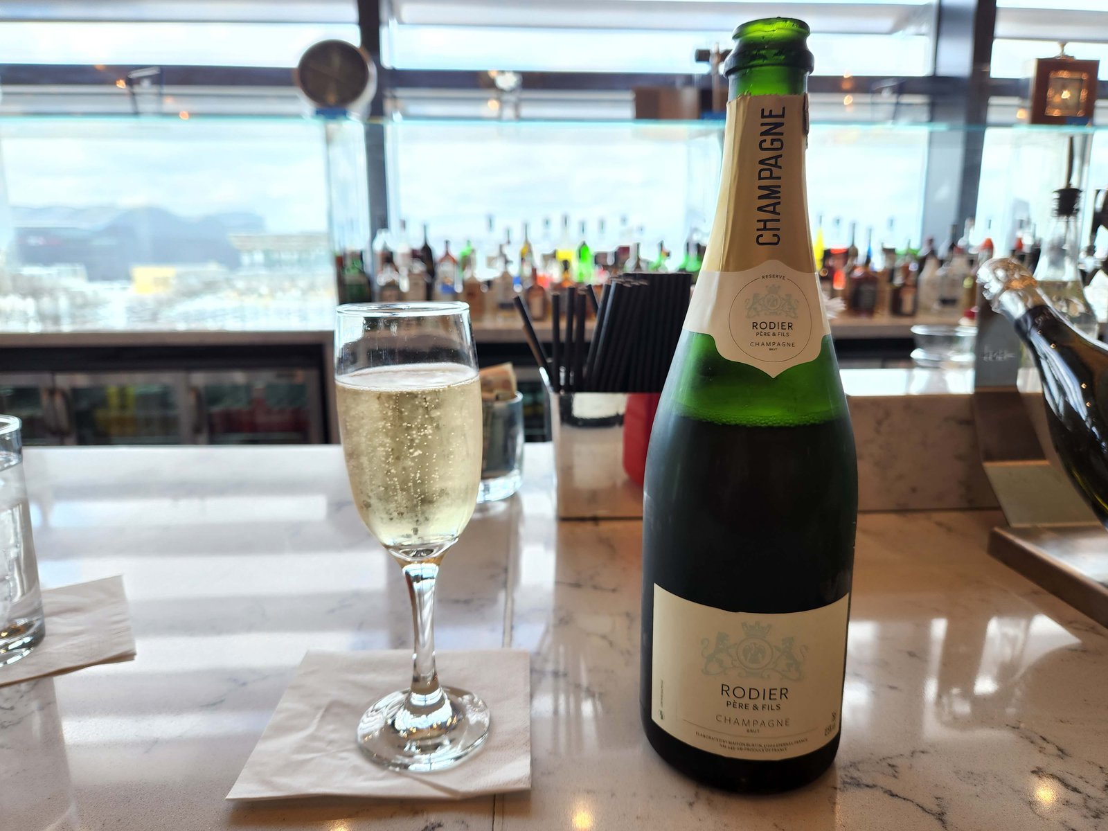 Review: United Club Lounge - London Heathrow Terminal 2B - United Polaris Heathrow T2B Food Drinks -29-