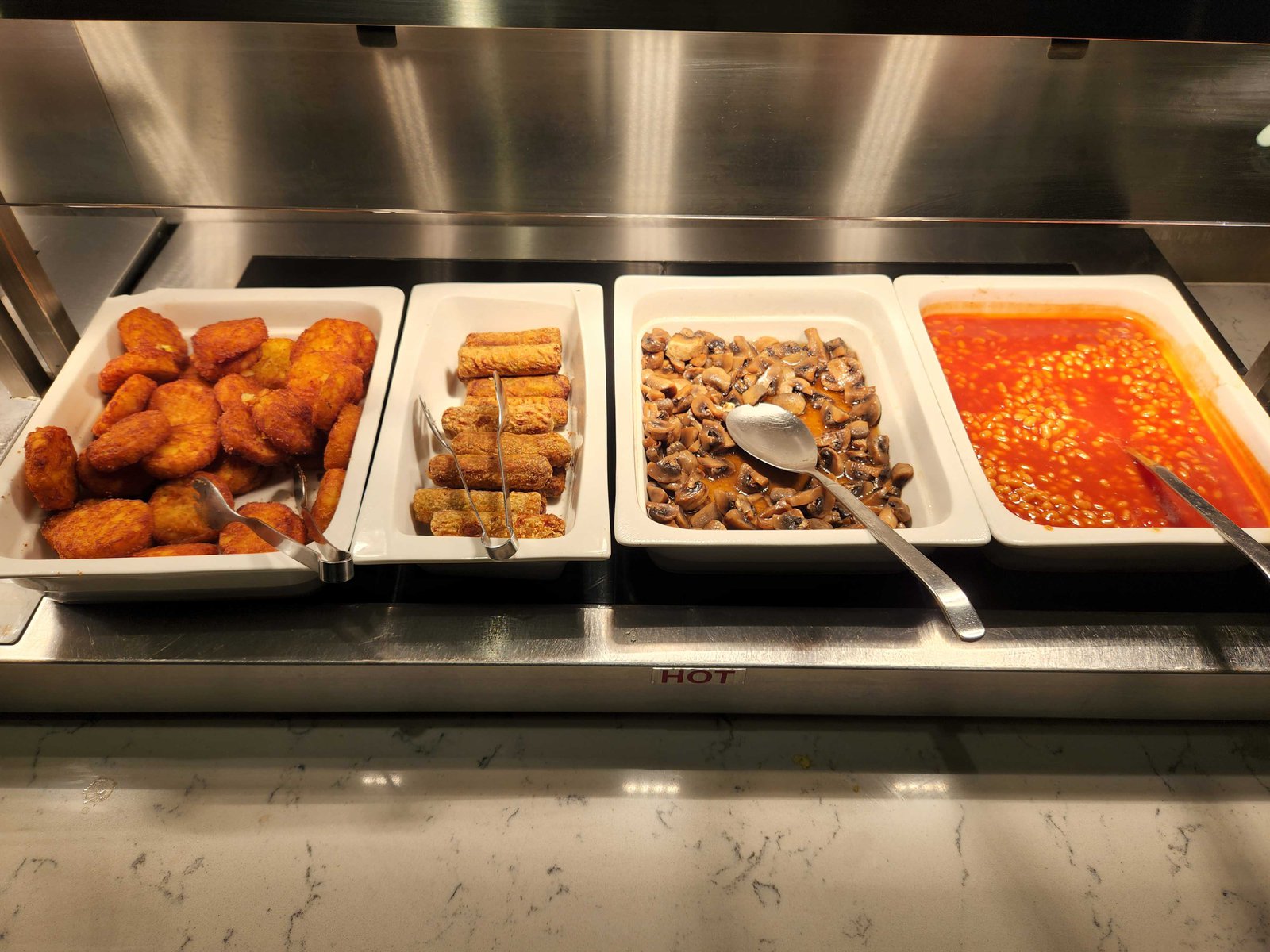 Review: United Club Lounge - London Heathrow Terminal 2B - United Polaris Heathrow T2B Food Drinks -3-