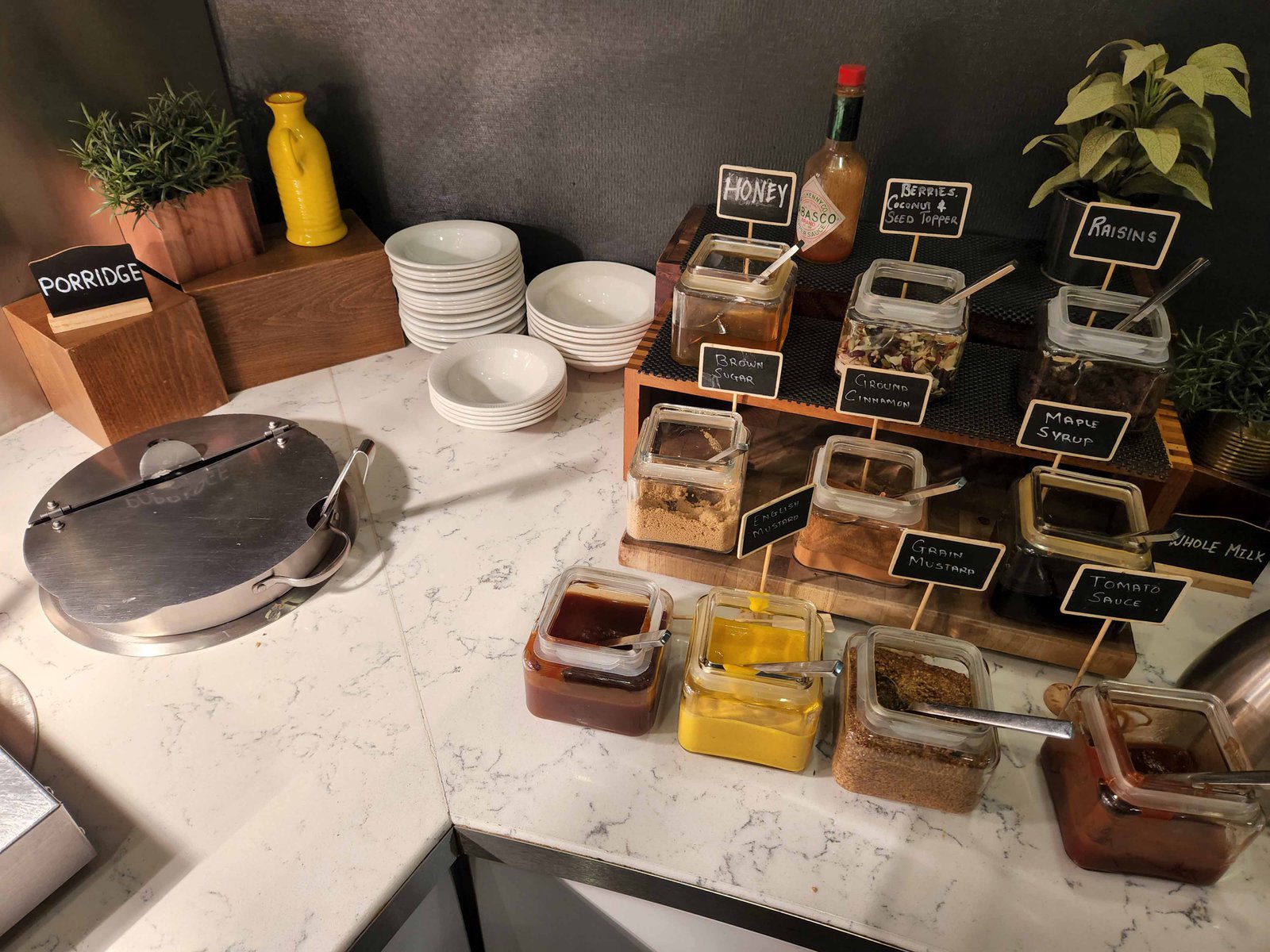 Review: United Club Lounge - London Heathrow Terminal 2B - United Polaris Heathrow T2B Food Drinks -4-