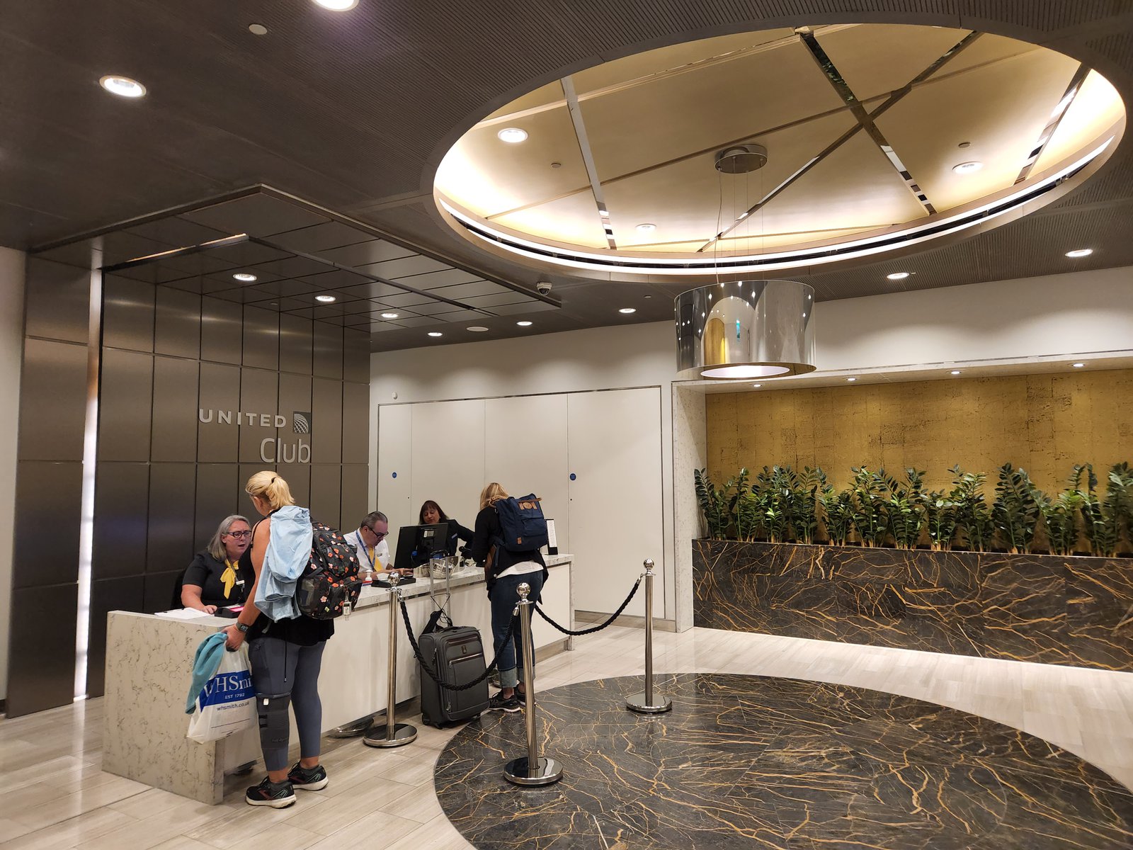 Review: United Club Lounge - London Heathrow Terminal 2B - United Polaris Heathrow T2B Location -3-