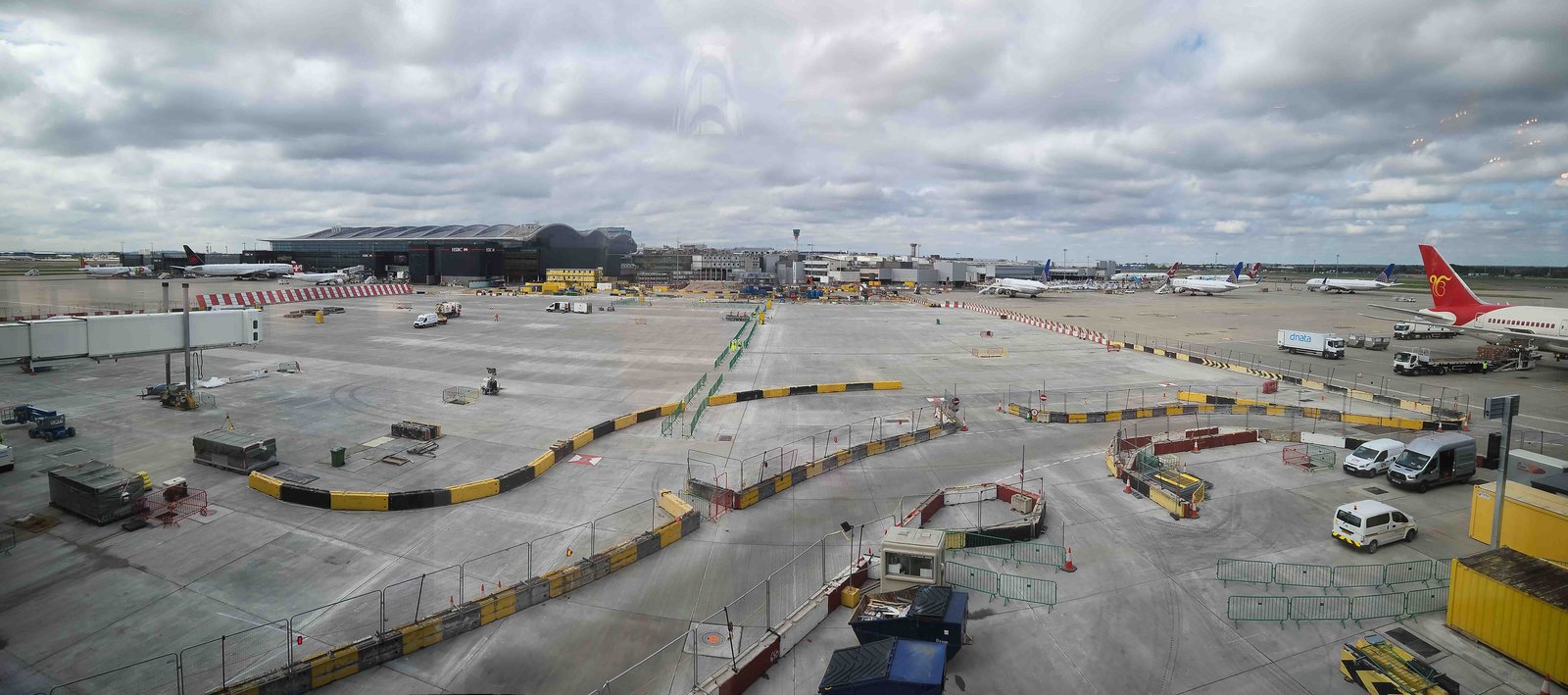 Review: United Club Lounge - London Heathrow Terminal 2B - United Polaris Heathrow T2B Seating -13-