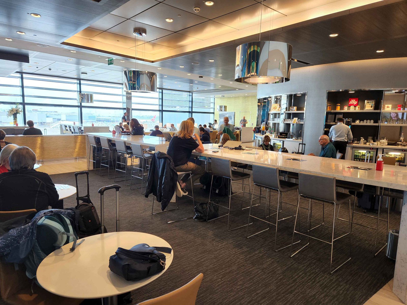 Review: United Club Lounge - London Heathrow Terminal 2B - United Polaris Heathrow T2B Seating -7-