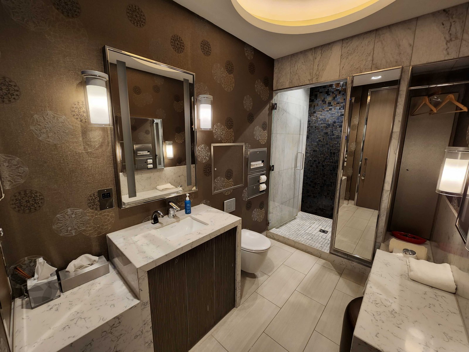 Review: United Club Lounge - London Heathrow Terminal 2B - United Polaris Heathrow T2B Showers -2-
