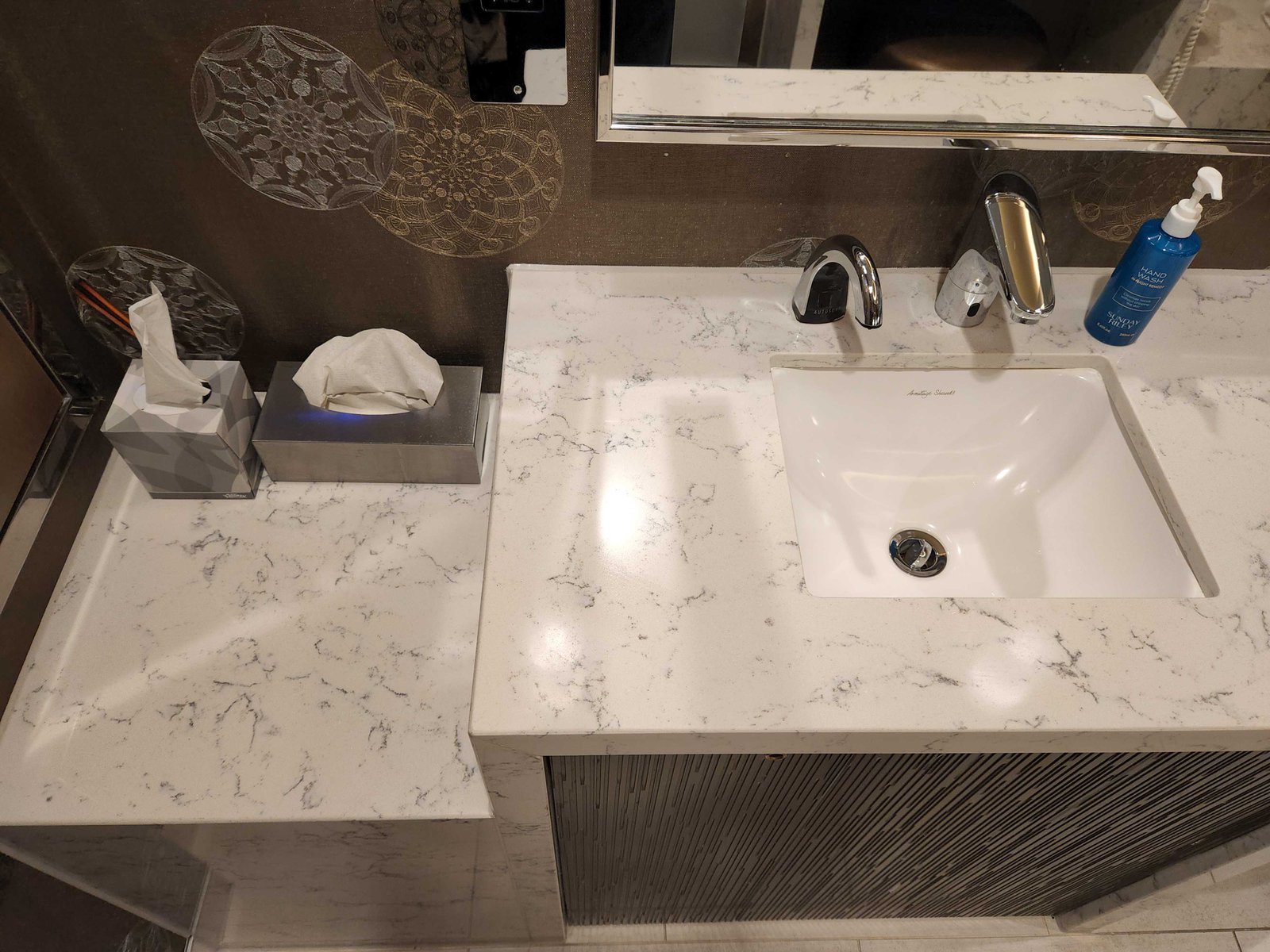 Review: United Club Lounge - London Heathrow Terminal 2B - United Polaris Heathrow T2B Showers -3-