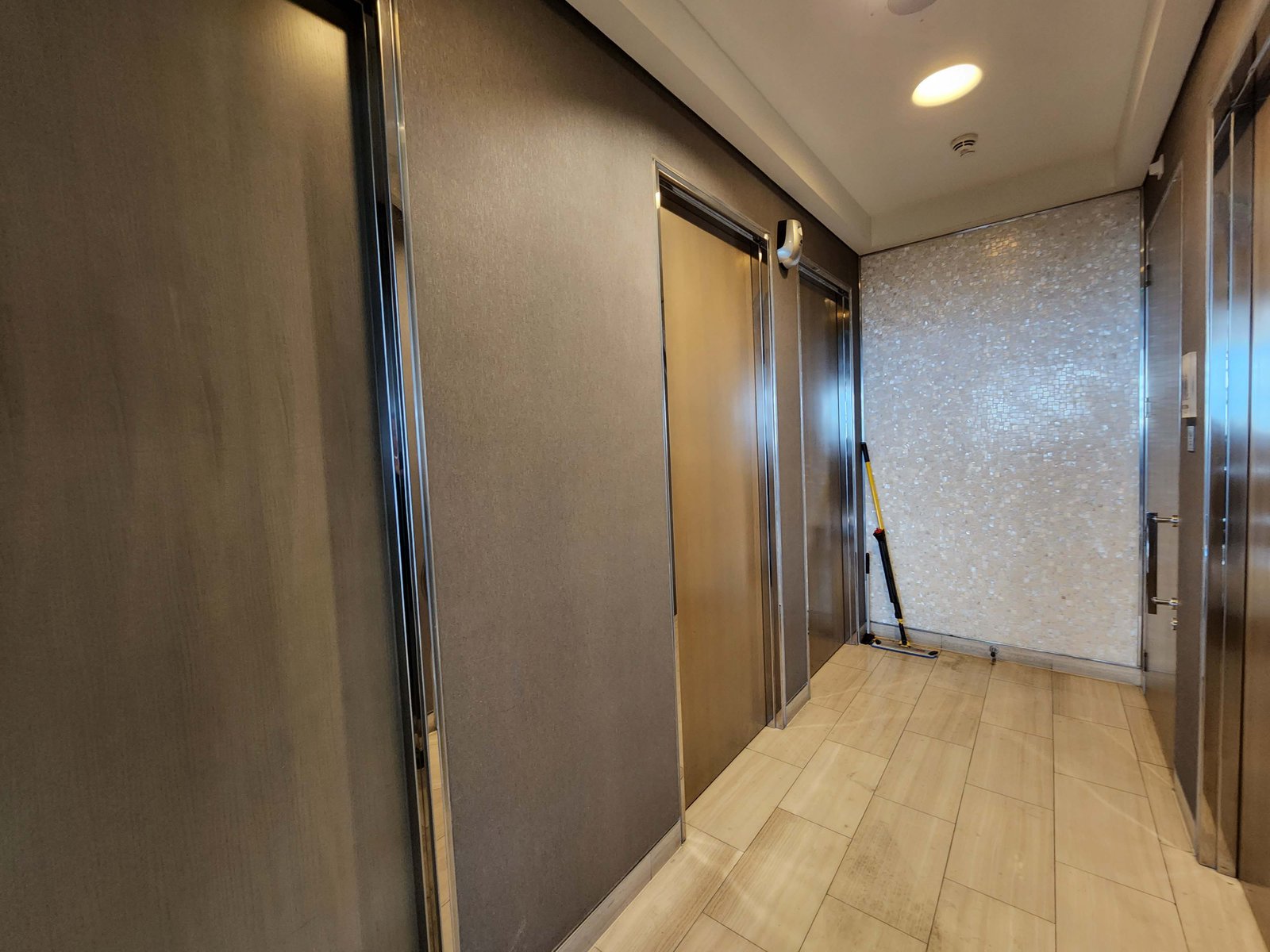 Review: United Club Lounge - London Heathrow Terminal 2B - United Polaris Heathrow T2B Washrooms 1