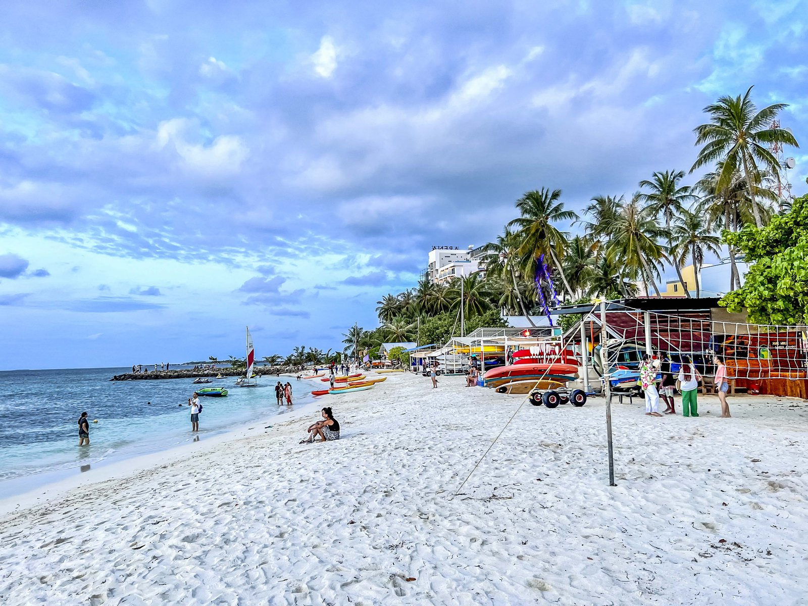 Comment voyager aux Maldives à petit prix&nbsp;? - Watersports beach Maafushi
