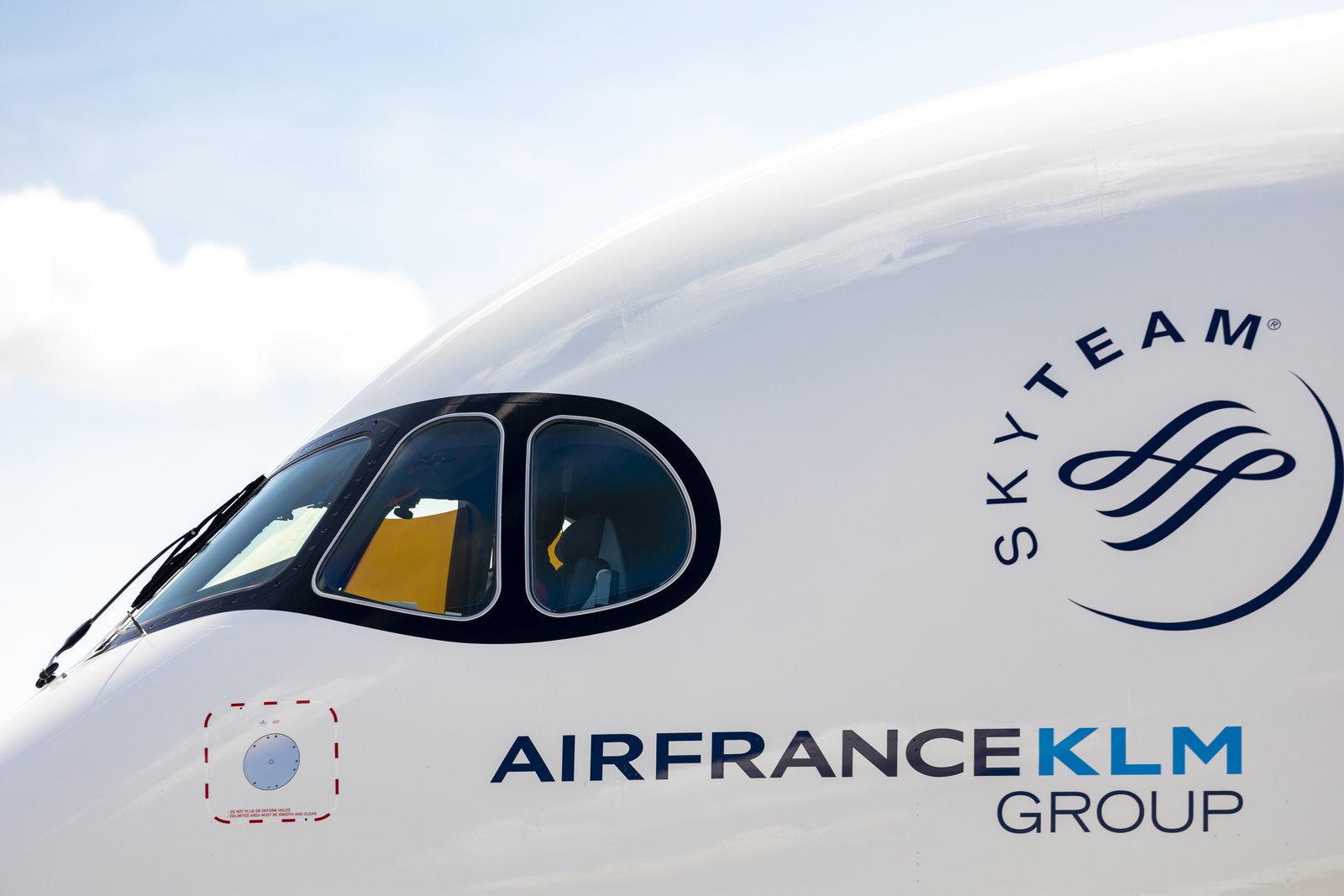 Flying Blue adds a free stopover on airline award tickets! - AirFrance A350-Cockpit