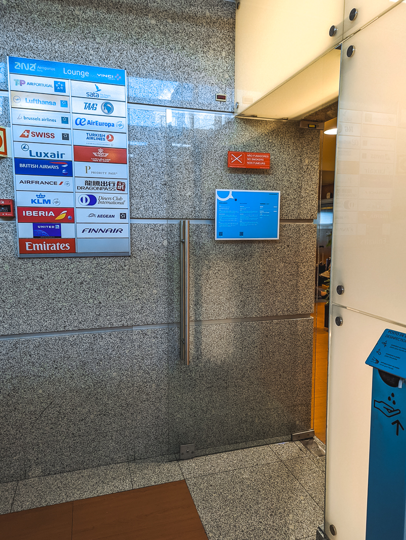 Review: ANA Airport Lounge - Porto OPO - Porto-salon-aeroport-1