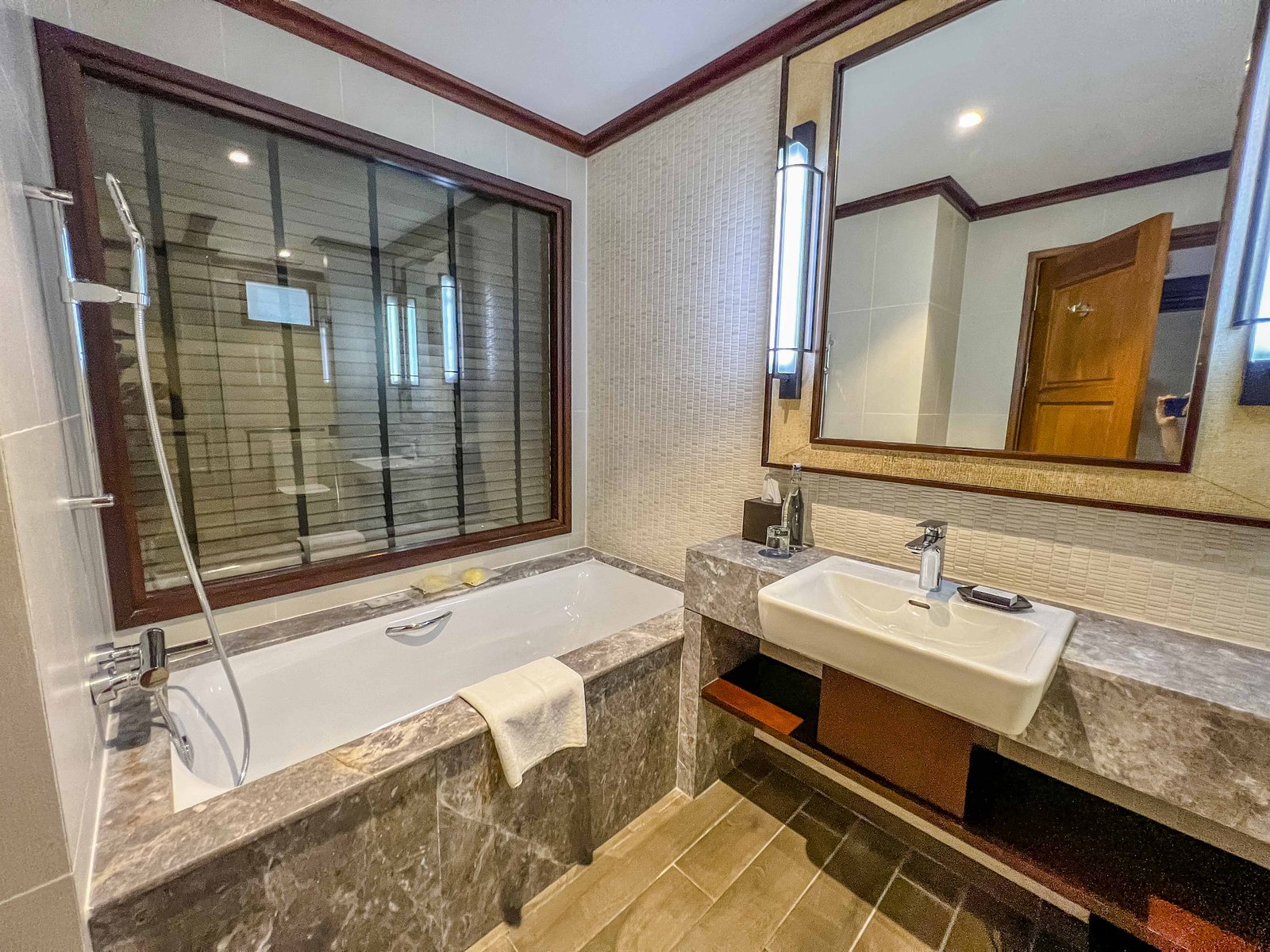Review: Sheraton Maldives Full Moon Resort & Spa - Deluxe Guest Room-6324