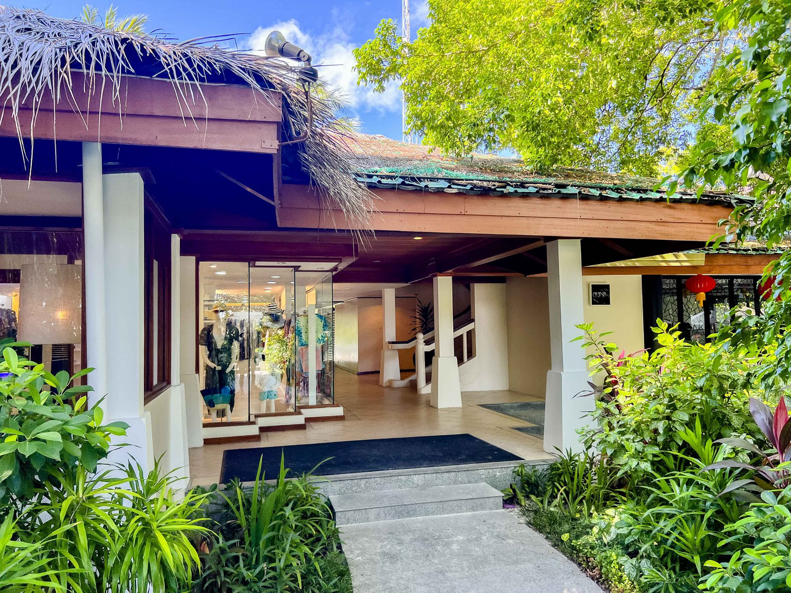 Review: Sheraton Maldives Full Moon Resort & Spa - Sheraton Maldives Gift Shop Boutique 6230