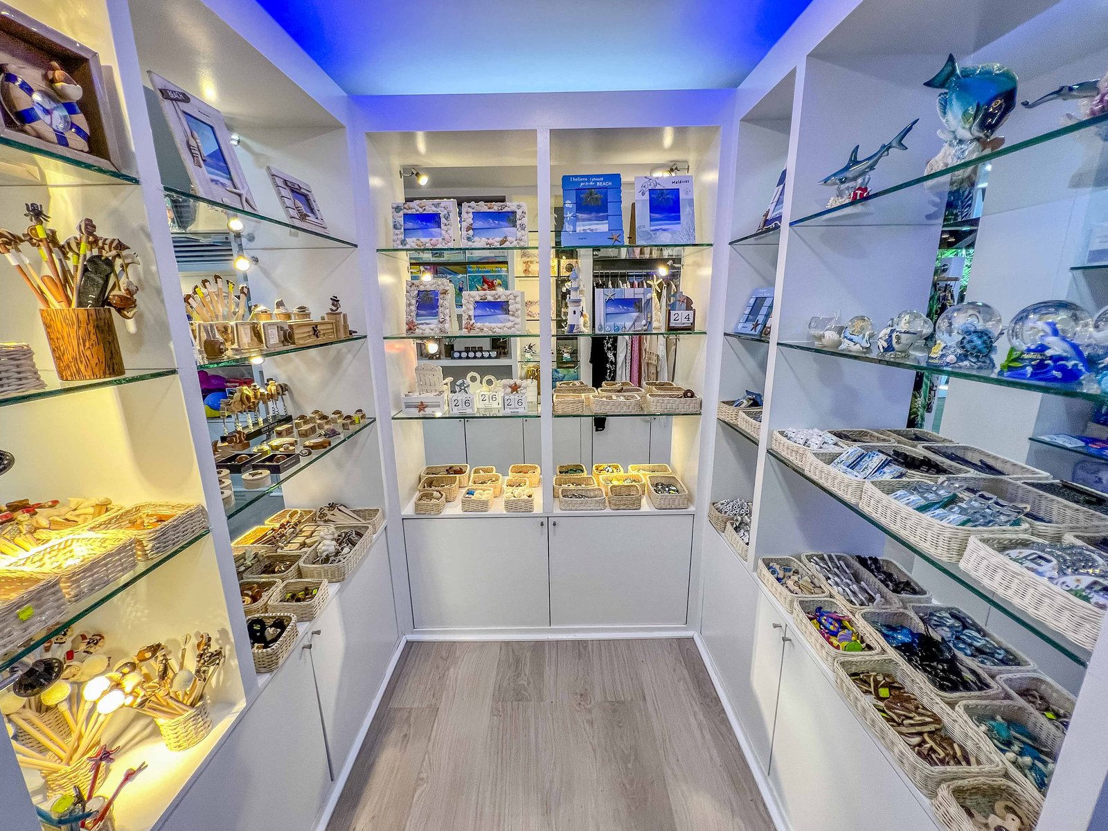 Review: Sheraton Maldives Full Moon Resort & Spa - Sheraton Maldives Gift Shop Boutique 6235
