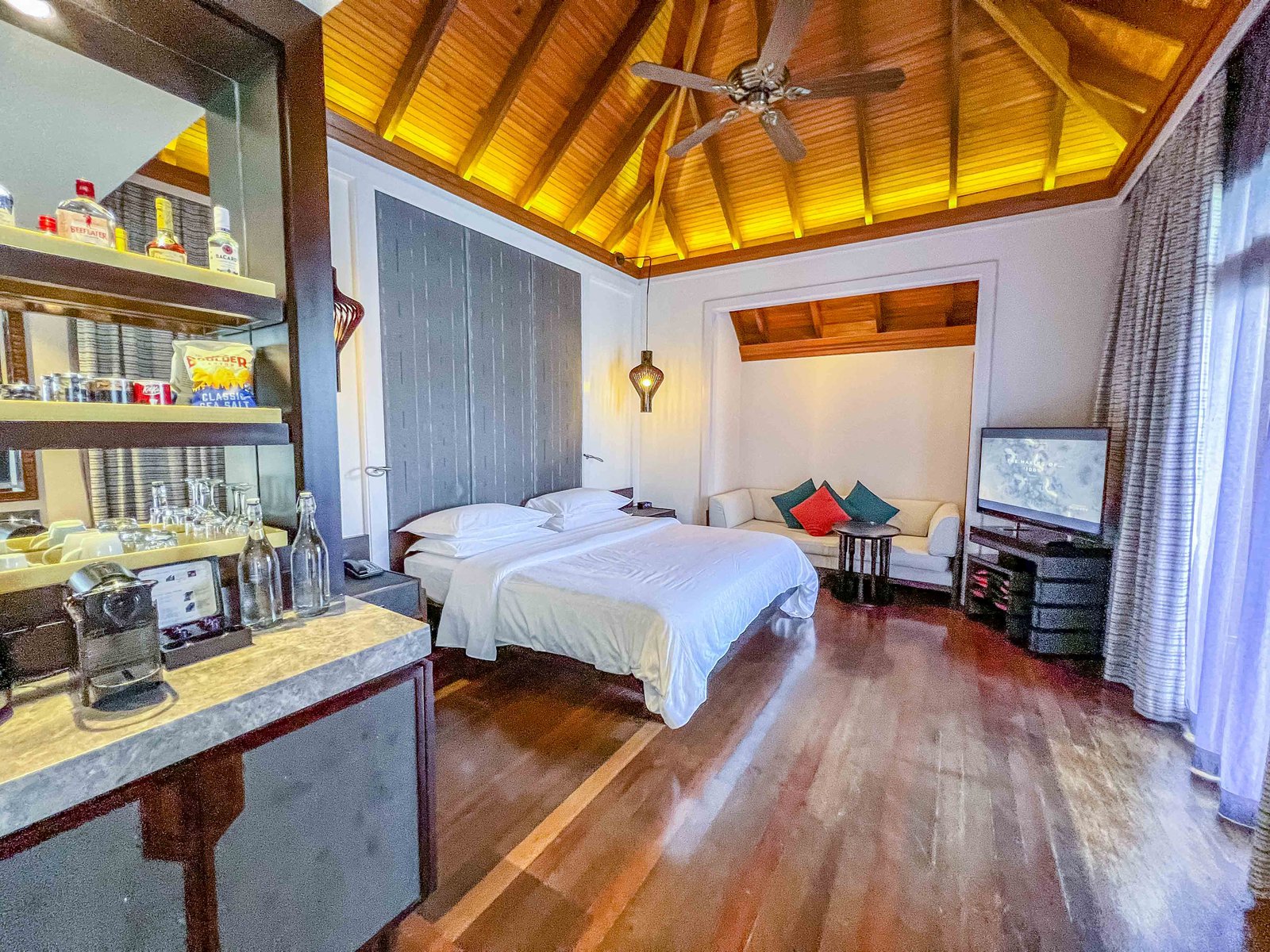 Review: Sheraton Maldives Full Moon Resort & Spa - Sheraton Maldives Overwater Bungalow 6339