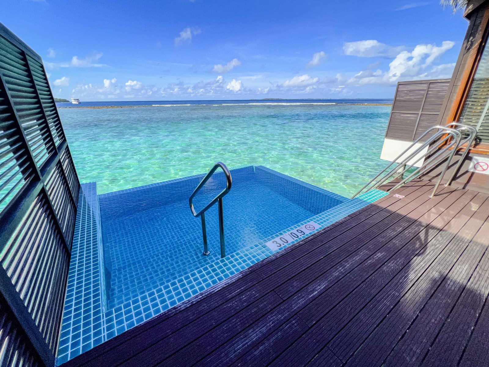 Review: Sheraton Maldives Full Moon Resort & Spa - Sheraton Maldives Overwater Bungalow 6345