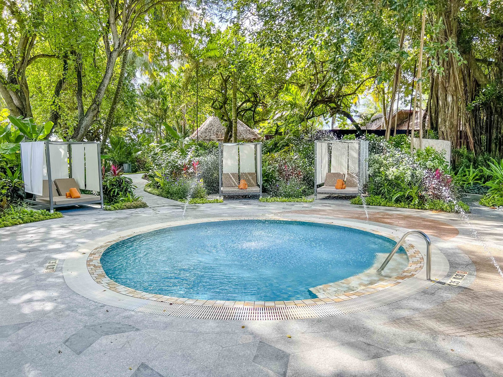 Aline - Sheraton Maldives Pool 6771