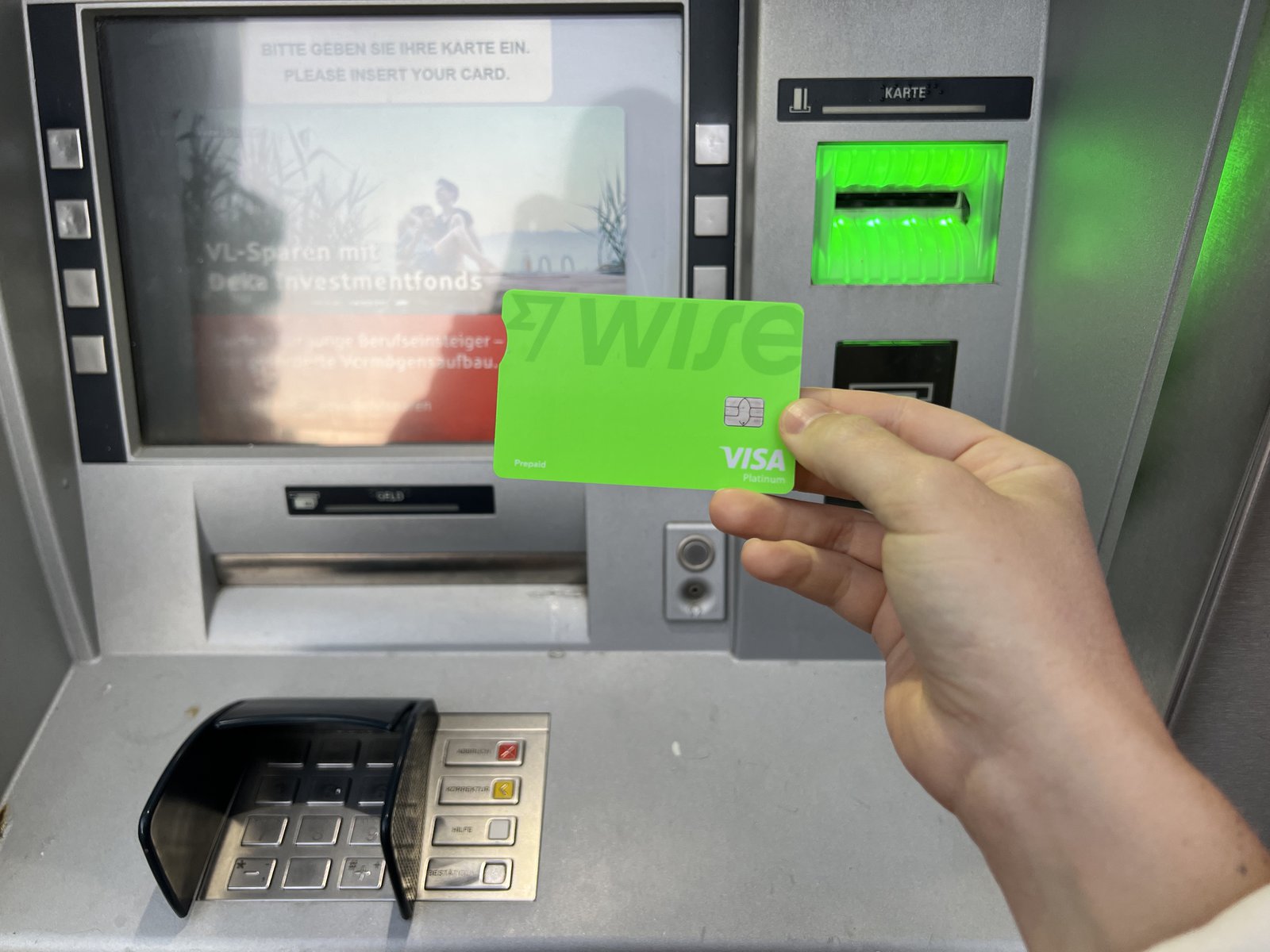 Wise Card: How to Save on Foreign Currency Withdrawals - carte WISE guichet automatique