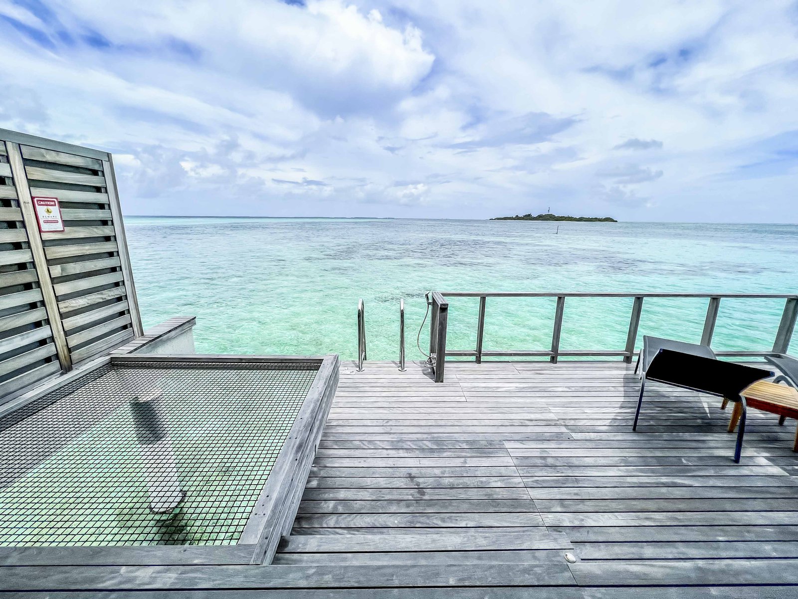 Review: Le Méridien Maldives Resort & Spa - Le Meridien Maldives Resort Spa Deck