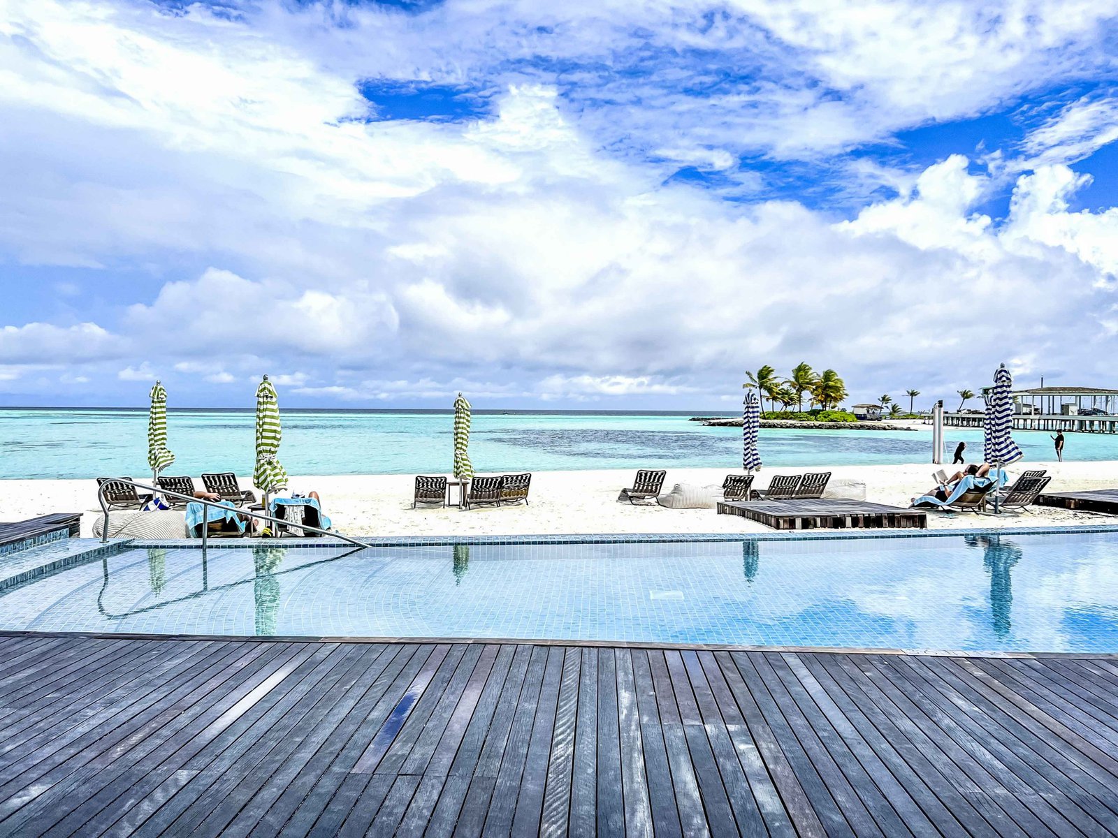 Le Meridien Maldives Resort Spa Main Pool 4135
