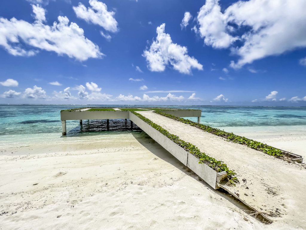 Le Méridien Maldives – Sunrise Yoga deck