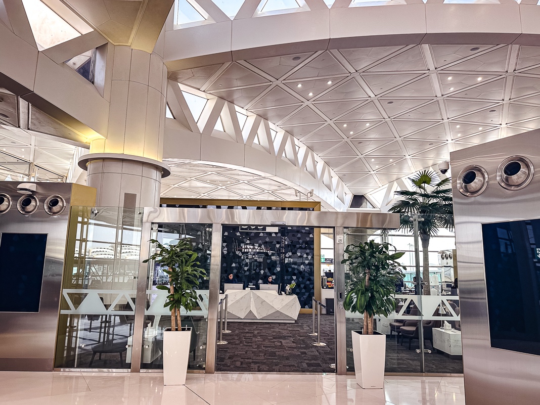 Review: Qatar Airways QSuite A350-1000 | Business Class | RUH-DOH - Qatar Airways A350-10