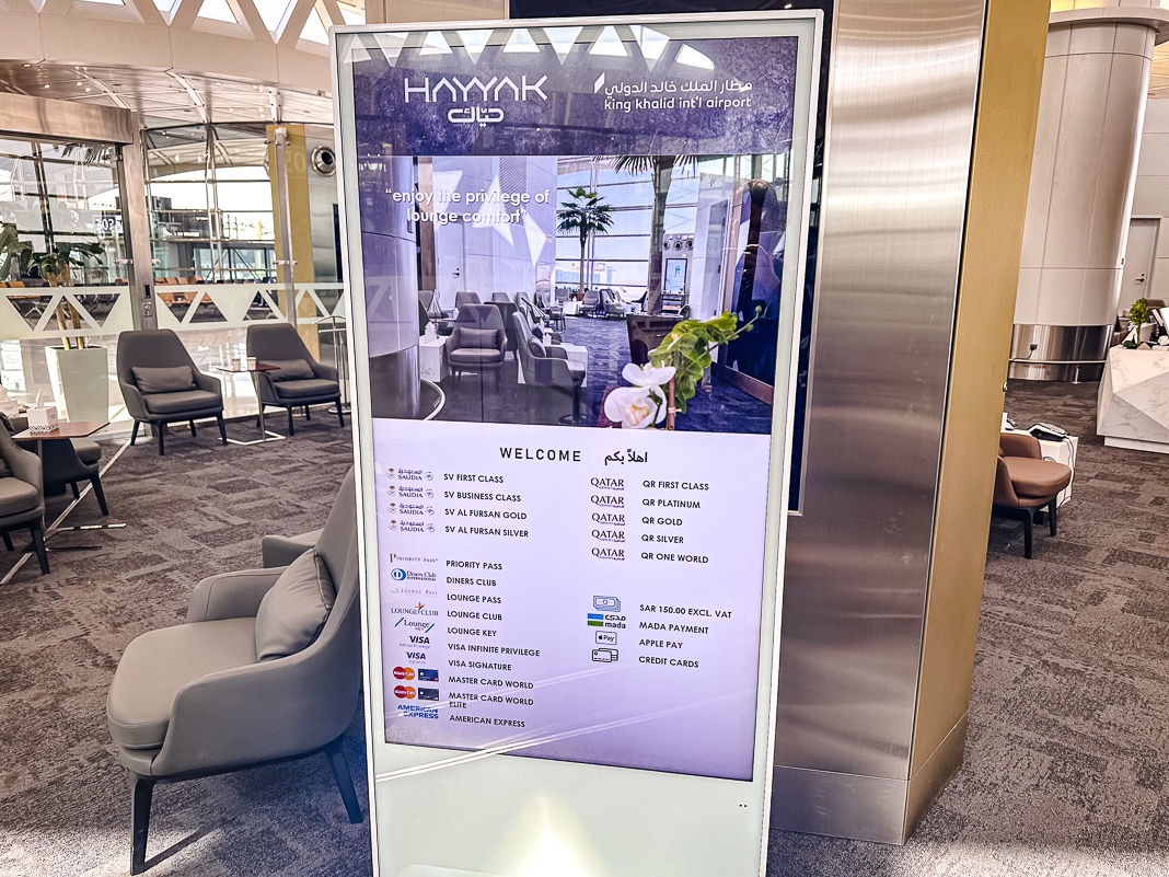 Review: Qatar Airways QSuite A350-1000 | Business Class | RUH-DOH - Qatar Airways A350-16