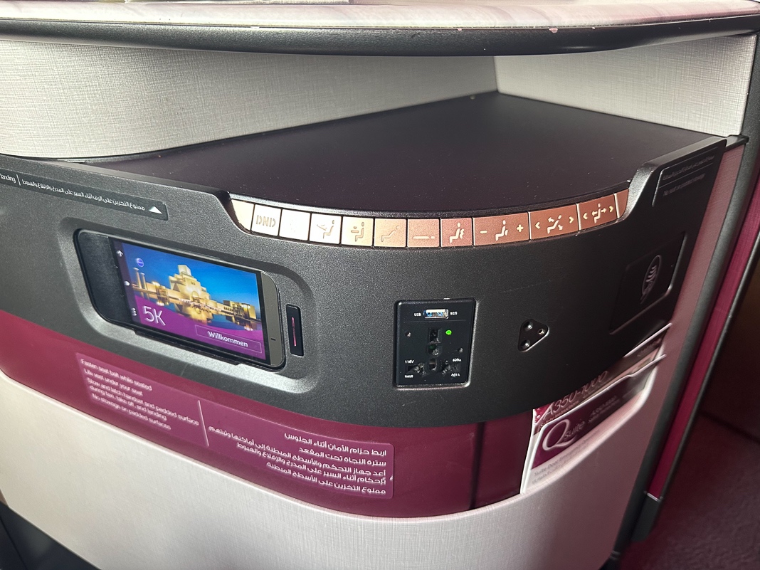 Review: Qatar Airways QSuite A350-1000 | Business Class | RUH-DOH - Qatar Airways A350-43