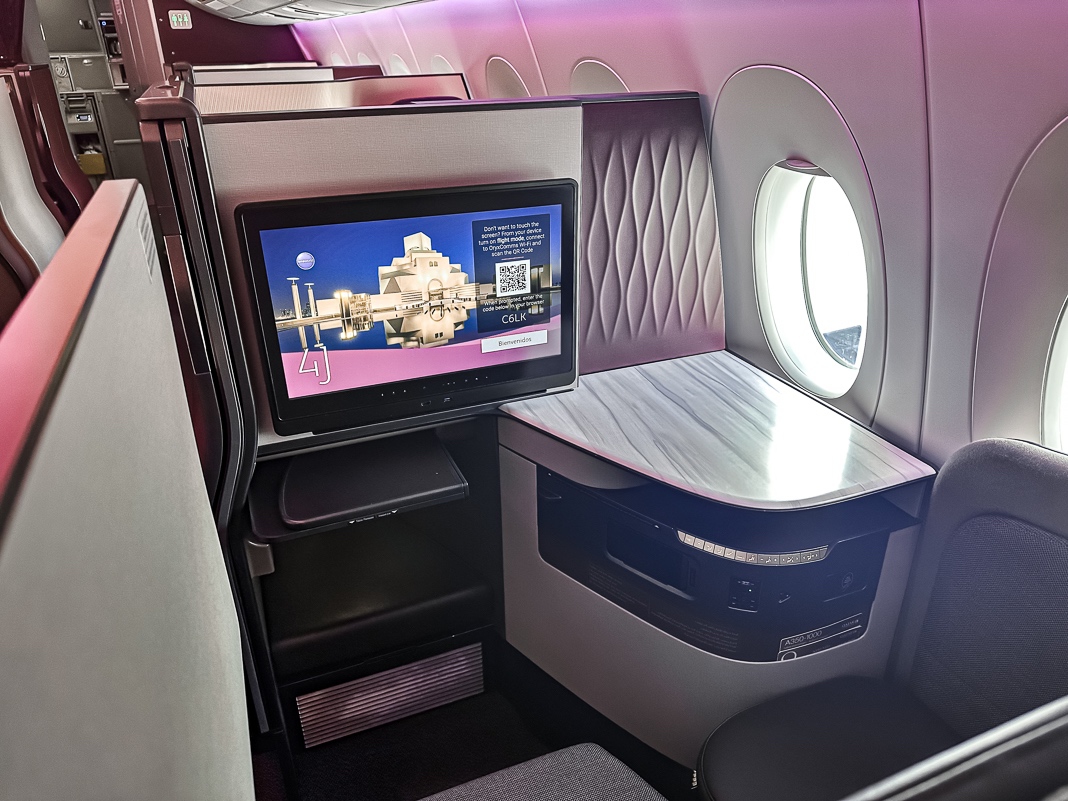 Review: Qatar Airways QSuite A350-1000 | Business Class | RUH-DOH - Qatar Airways A350-54