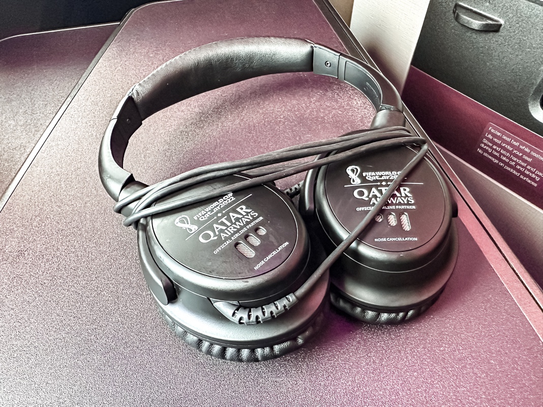 Review: Qatar Airways QSuite A350-1000 | Business Class | RUH-DOH - Qatar Airways A350-61
