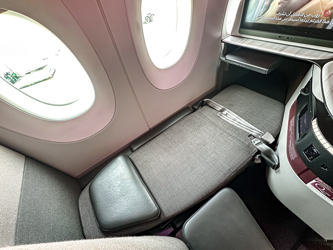 Review: Qatar Airways QSuite A350-1000 | Business Class | RUH-DOH - Qatar Airways A350-62