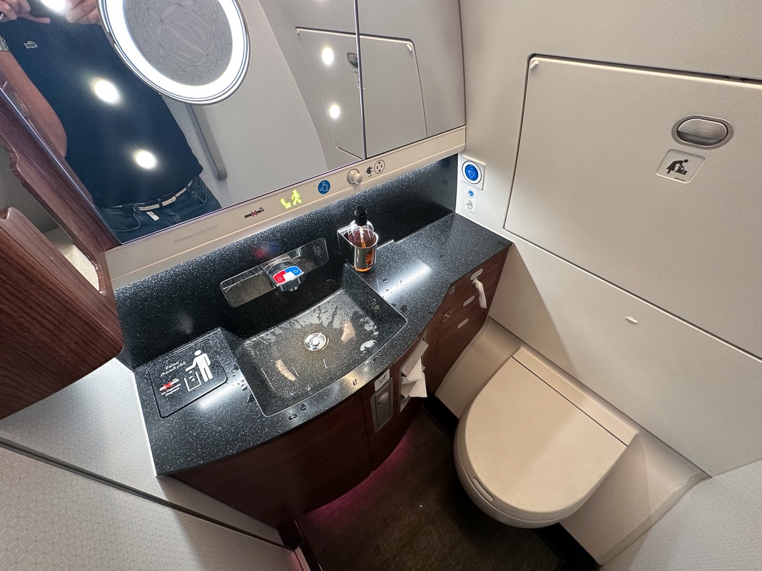 Review: Qatar Airways QSuite A350-1000 | Business Class | RUH-DOH - Qatar Airways A350-69