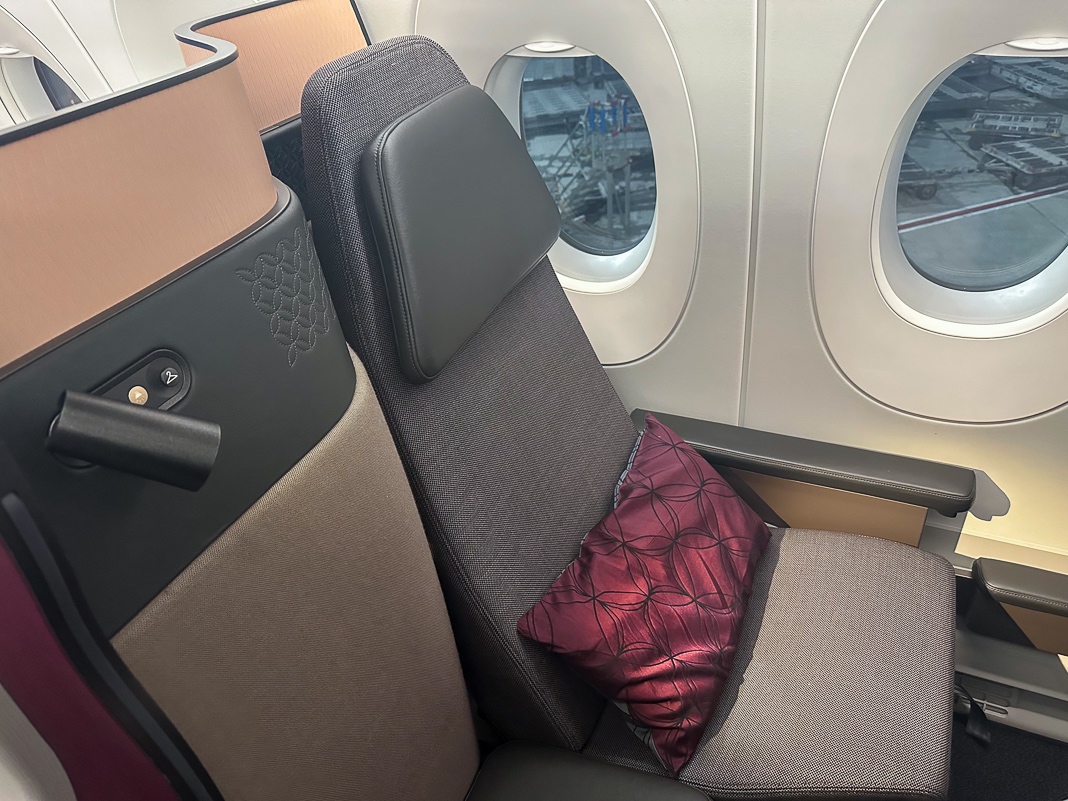Review: Qatar Airways QSuite A350-1000 | Business Class | RUH-DOH - Qatar Airways A350-75