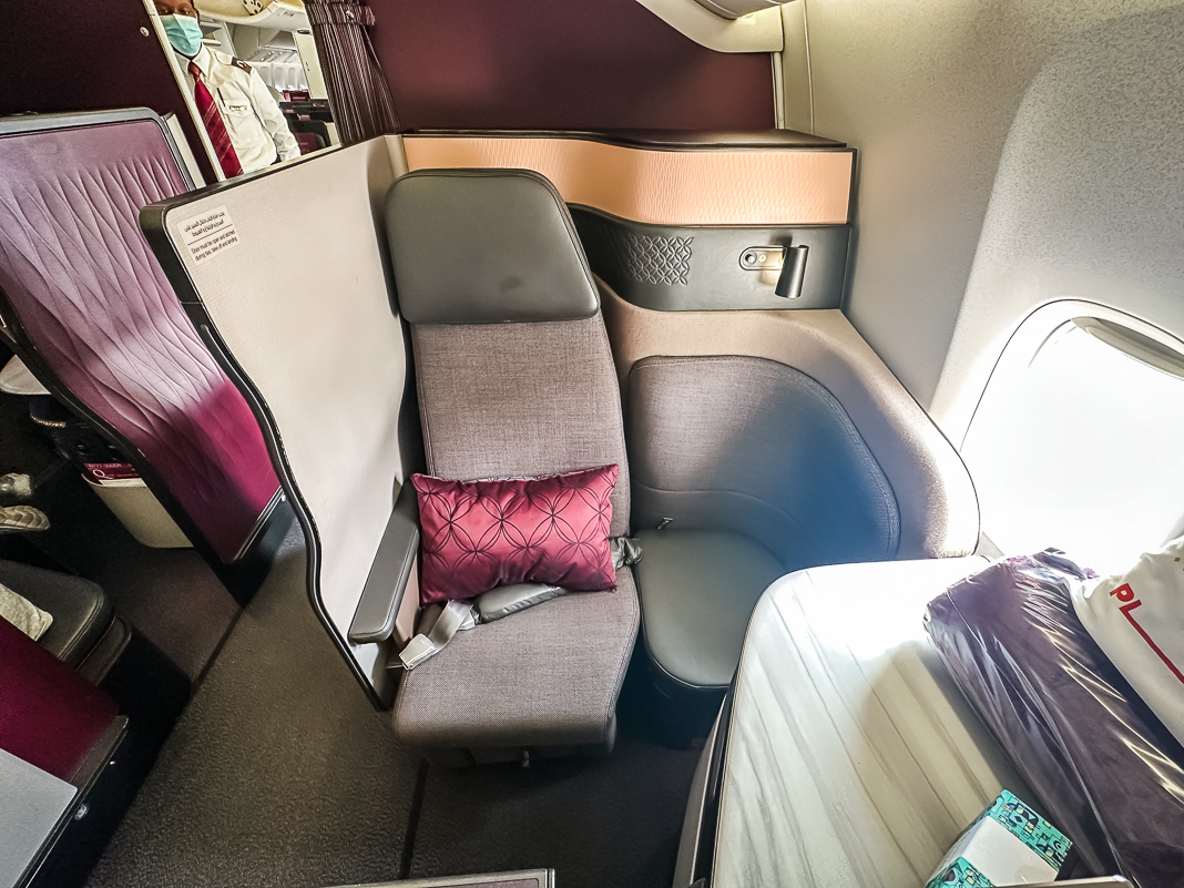 Review: Qatar Airways QSuite B777 | Business Class | DOH-YUL - Qatar Airways B777-11