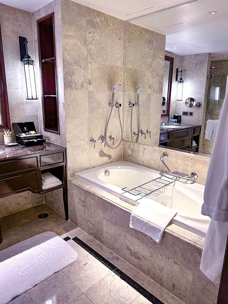 The Athenee Hotel, A Luxury Collection Hotel, Bangkok – Bathroom