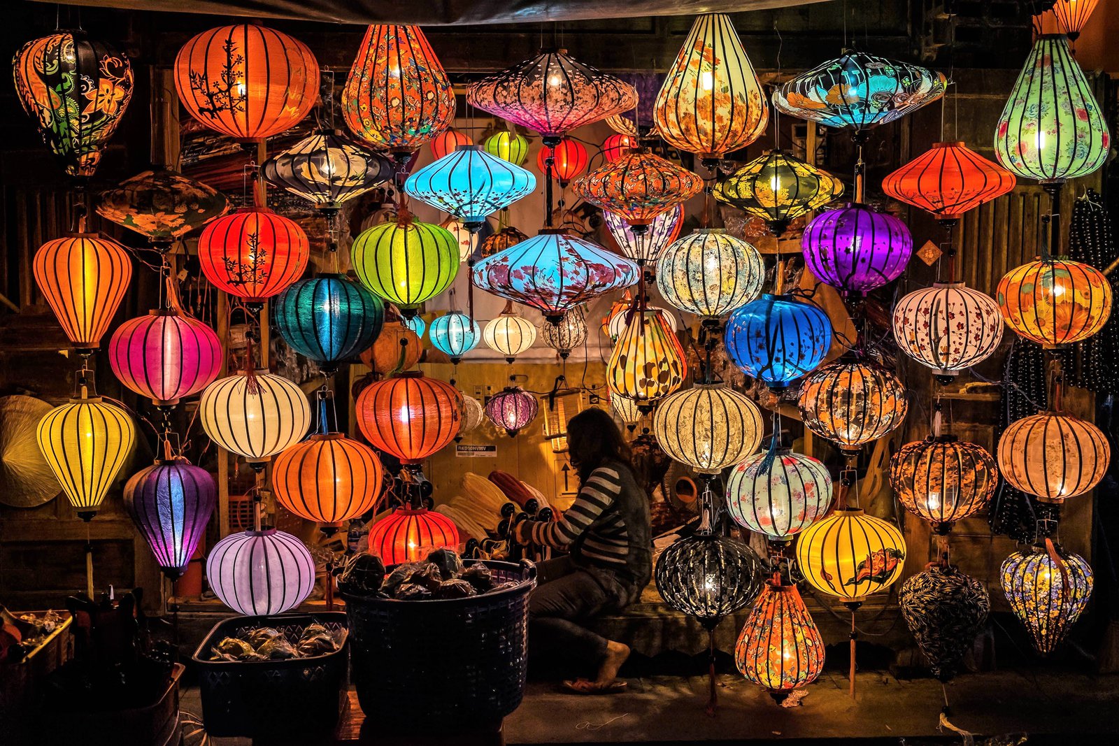 Southeast Asia: A month's travel with points - vietnam-lanternes