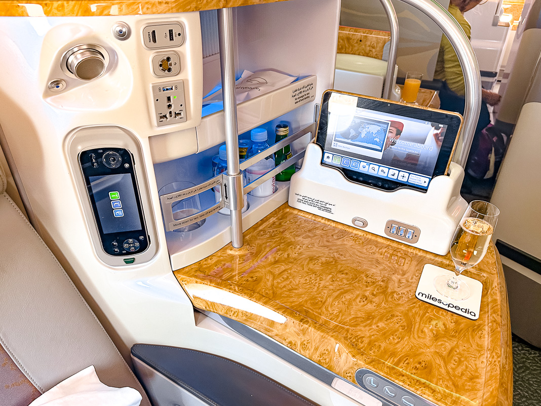 Review: Emirates A380 Business Class | Dubai - Singapore - Emirates A380 Classe Affaires-25