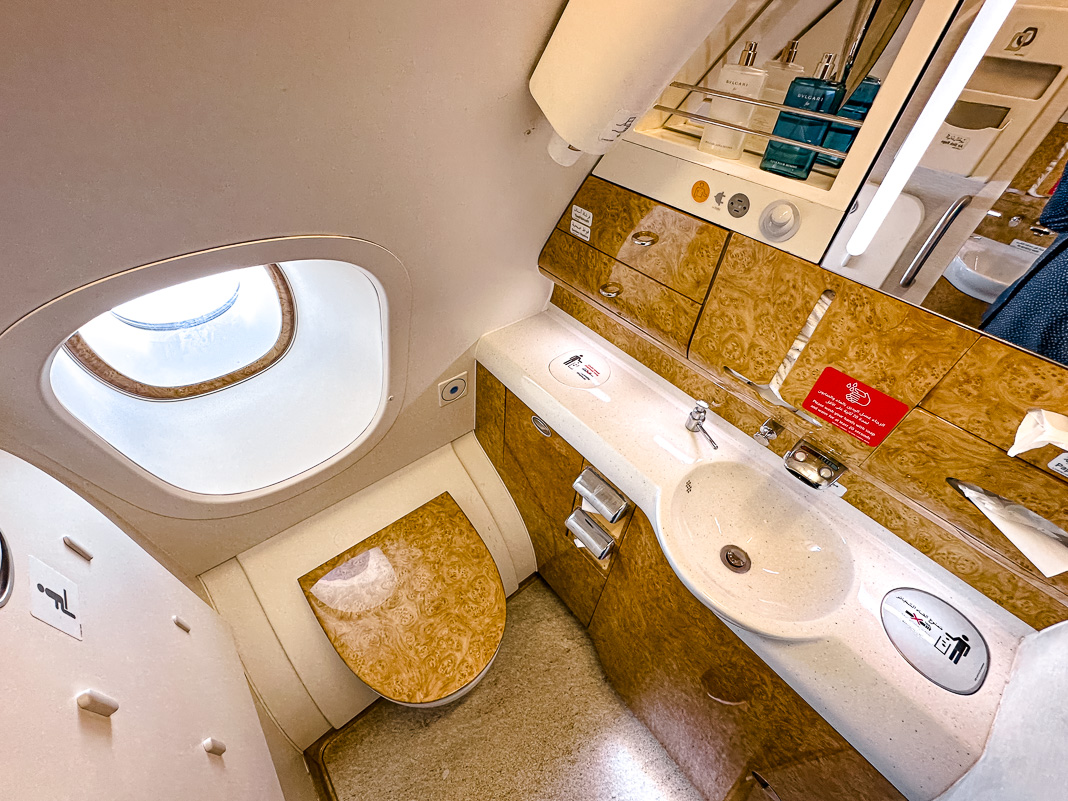 Review: Emirates A380 Business Class | Dubai - Singapore - Emirates A380 Classe Affaires-74